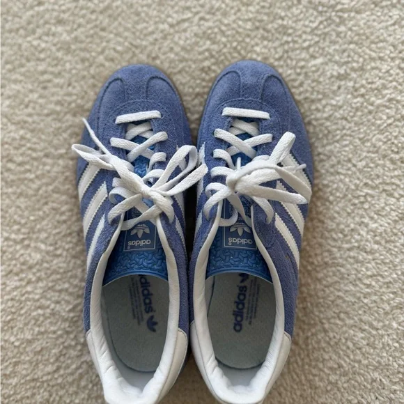 Women’s blue adidas sneakers - Picture 2 of 4